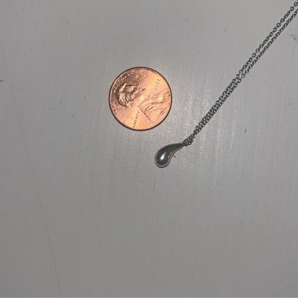 Tiffany Elsa Peretti Teardrop Necklace EUC - Picture 5 of 7